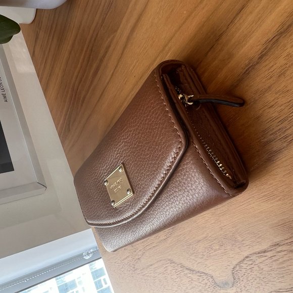 Michael Kors Wallet - Picture 6 of 6